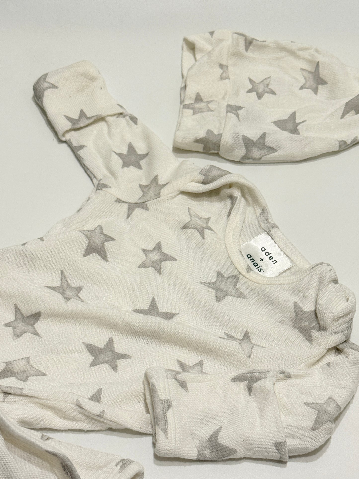 Aden and Anis 0-3m Knot Gown w Hat