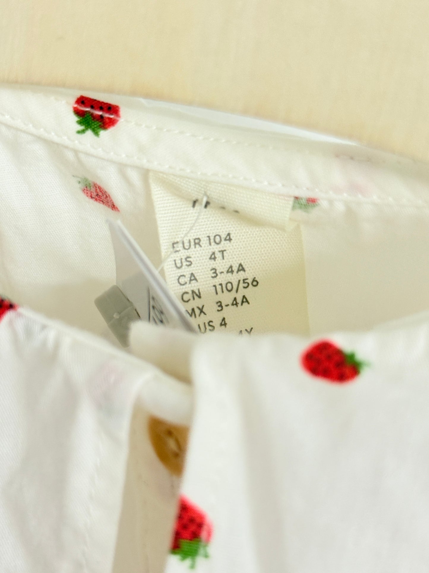 H&M strawberry Blouse 4t NWT