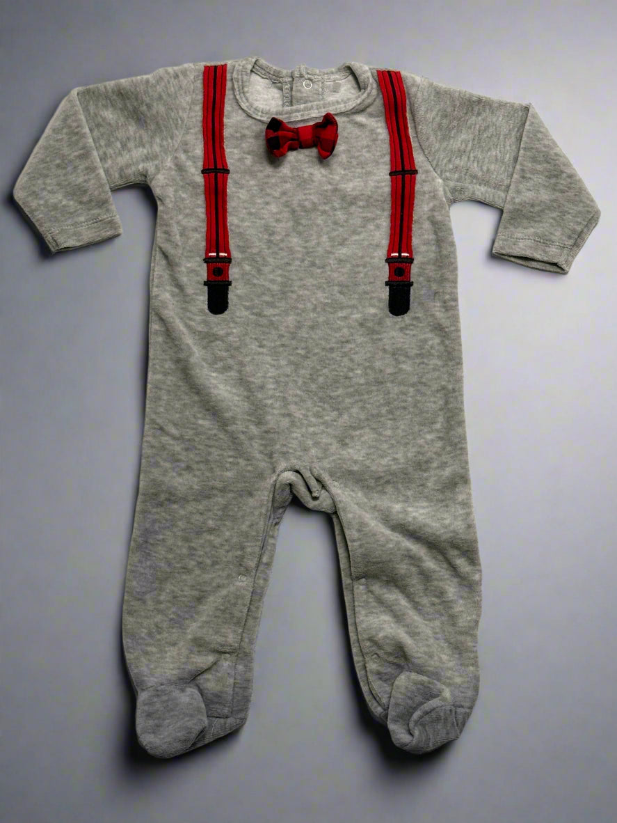 Cute suspender onesie 6-9m