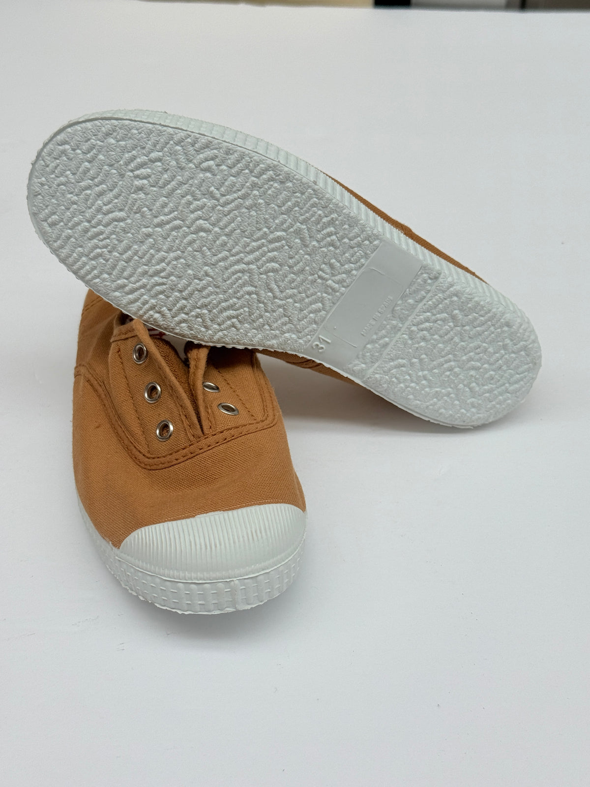 Cienta Brown Canvas Slip-On Sneakers