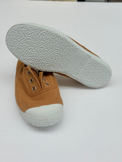 Cienta Brown Canvas Slip-On Sneakers