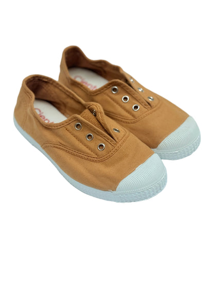 Cienta Brown Canvas Slip-On Sneakers