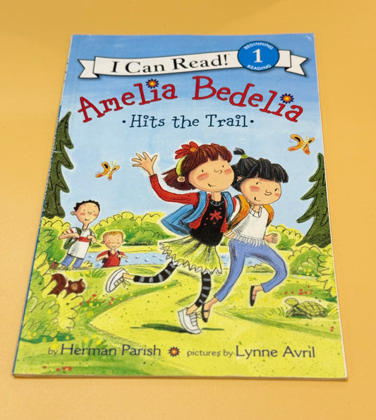 Amelia Bedelia -" Hit The Trail " Book
