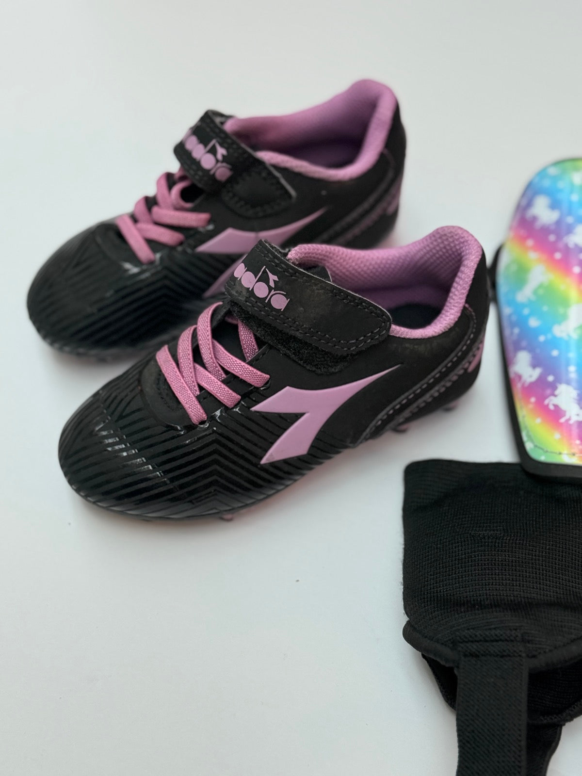 Diadora Girls Soccer Cleats Shin Pad Bundle Size US9