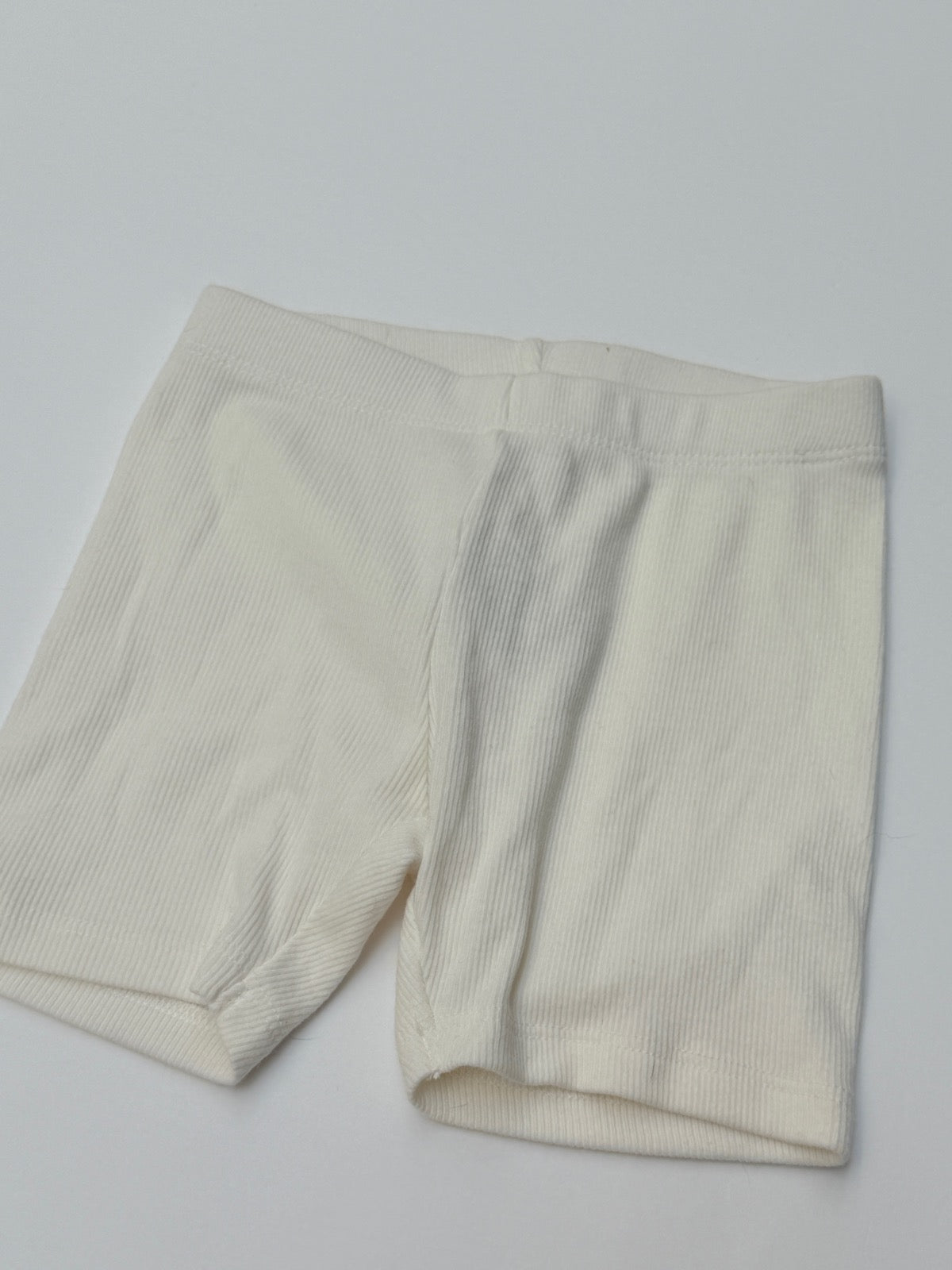 Old Navy Cream Ribbed Biker Shorts 3T