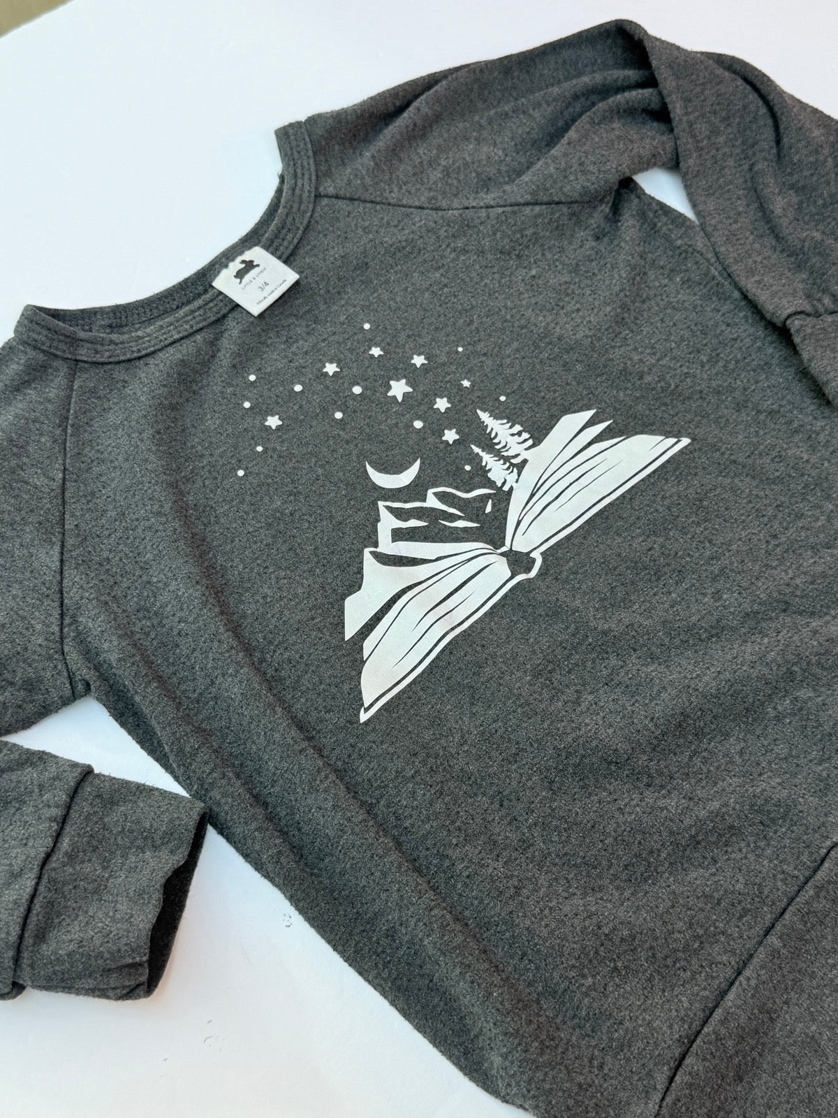 Little & Lively Book Sweatshirt Size 3/4