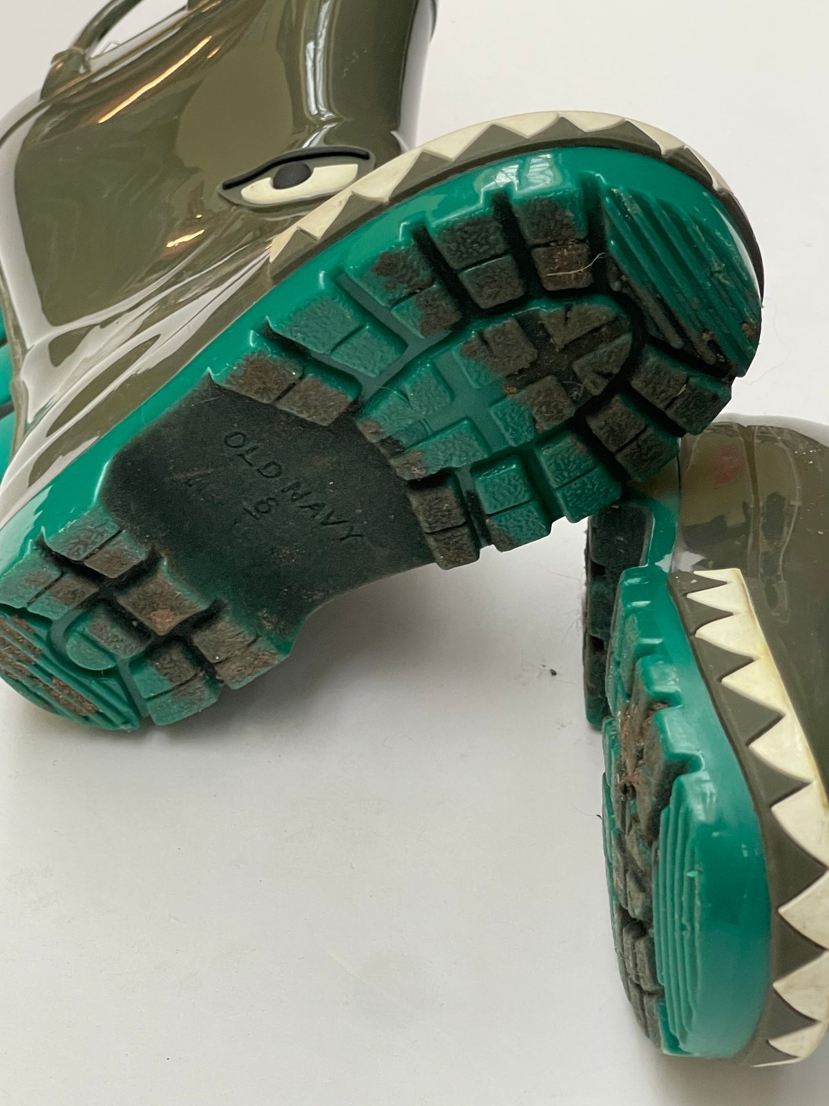 Old Navy Dinosaur Rain Boots Size 6
