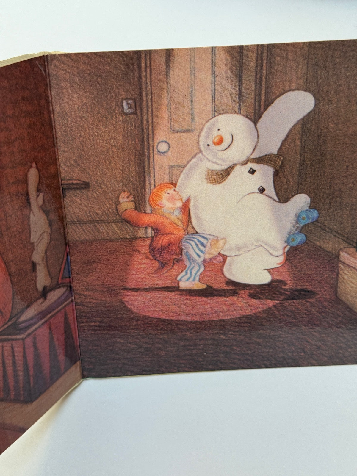 Raymond Briggs The Snowman Dressing Up