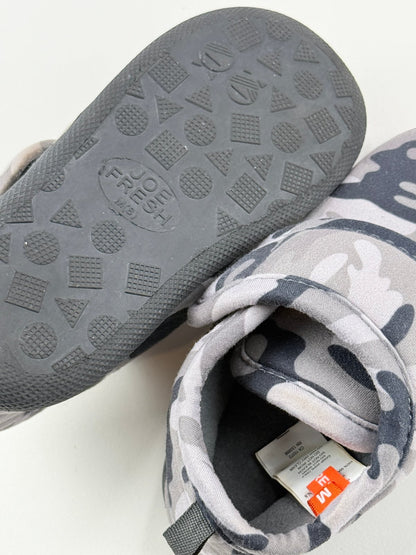 Joe Fresh Gray Camo Dinosaur Slipper Boots M(8)