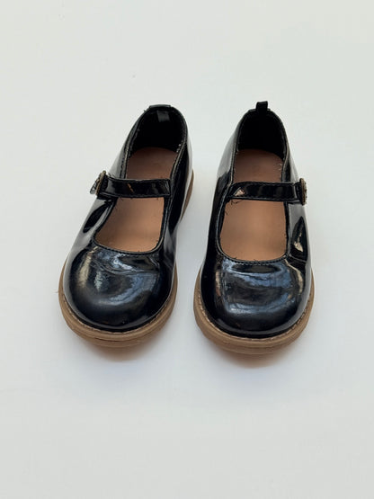 Old Navy Leather Girls Shoes size 9