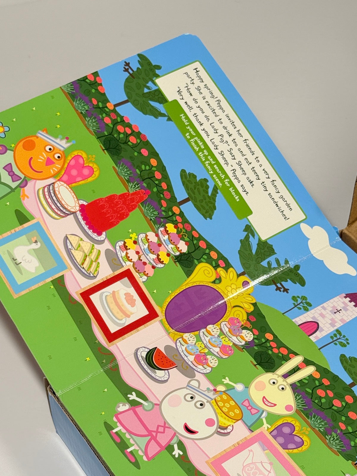 New in box Peppa Pig First Look and Find Book & Blocks