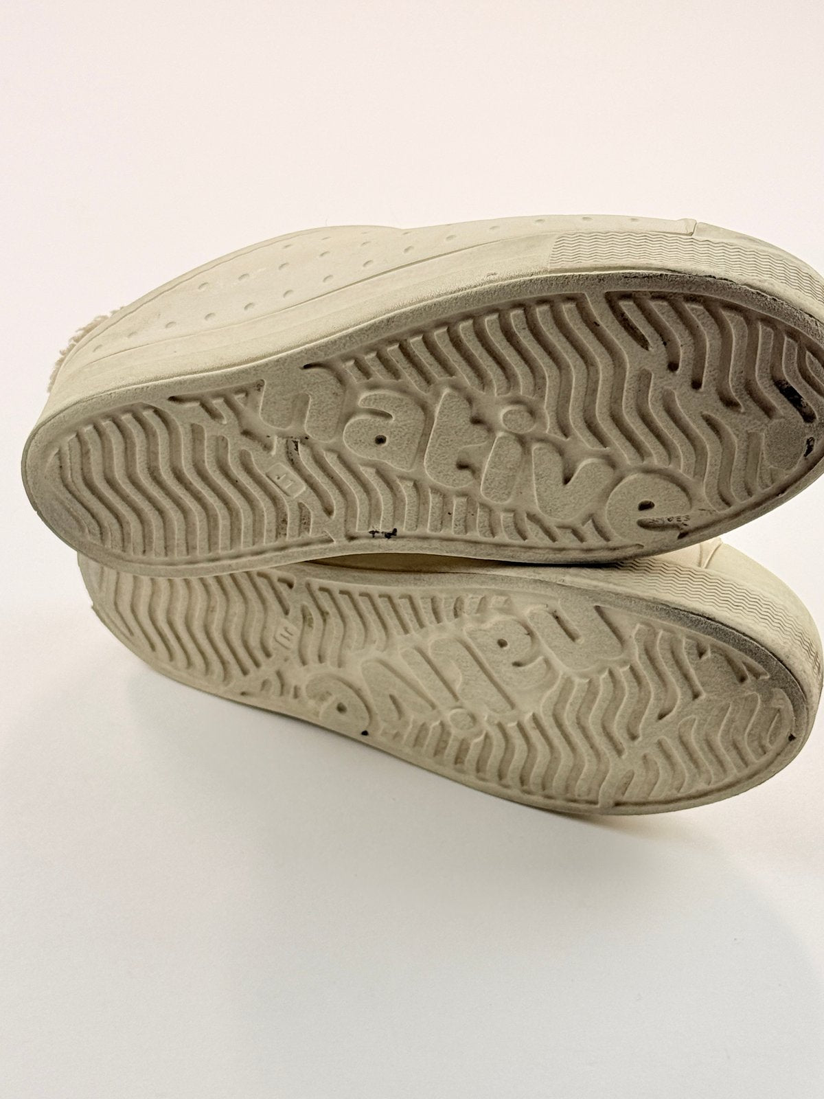 Native Jefferson Fleece-Lined Clogs Bone Size J1 US1