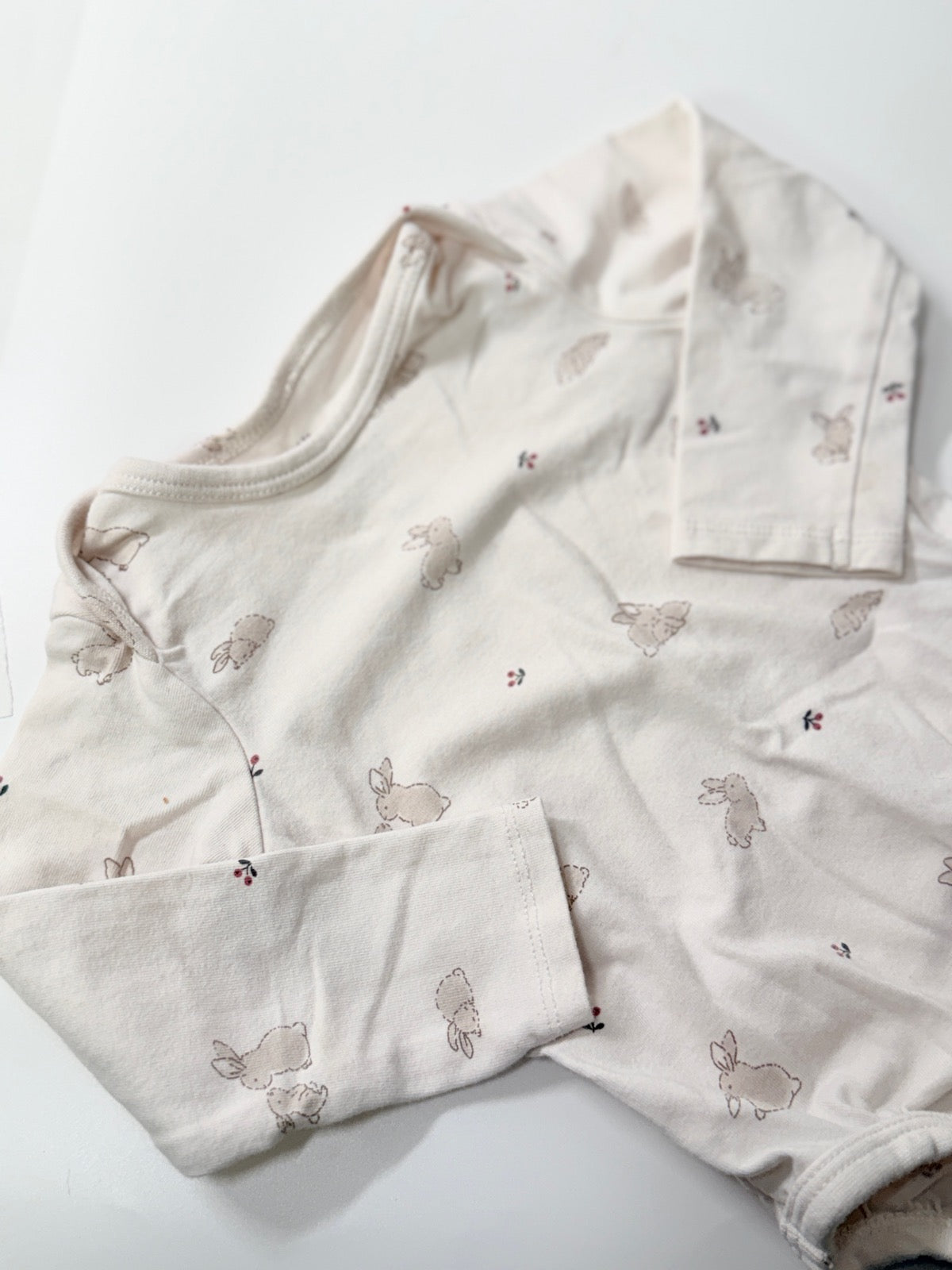 H&M Cream Bunny Print Bodysuit 6M