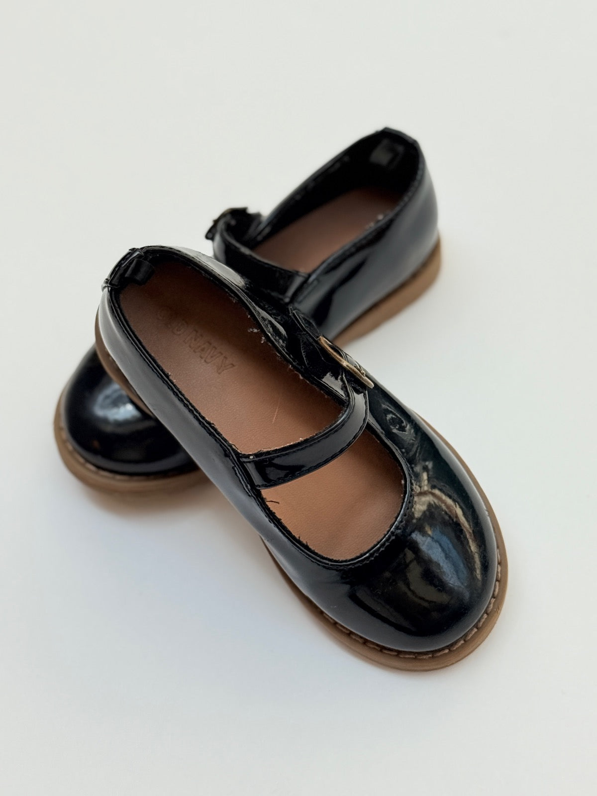 Old Navy Leather Girls Shoes size 9