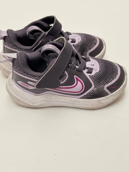 Nike Cosmic Runner Toddler Sneakers Size 6C