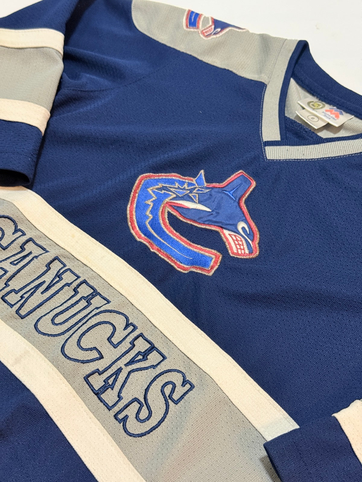 Majestic Vancouver Canucks Hockey Jersey Size 6