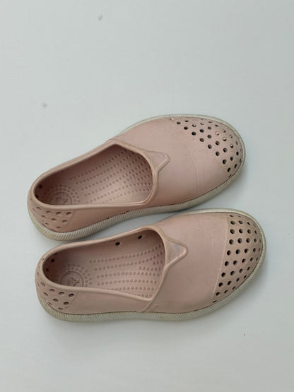 no size Native Kids Pink Perforated Slip-On Shoes US7