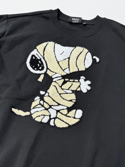 Peanuts Snoopy Mummy Black Sweatshirt Size M Adult
