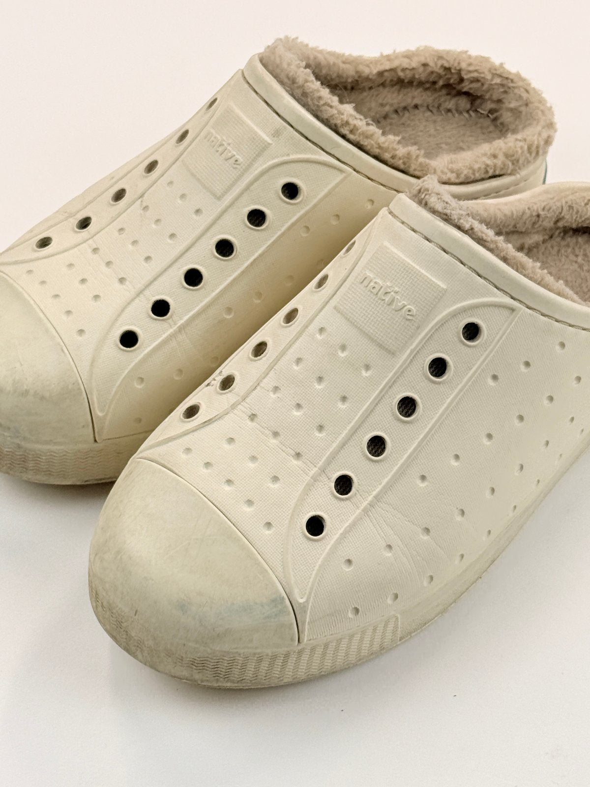 Native Jefferson Fleece-Lined Clogs Bone Size J1 US1