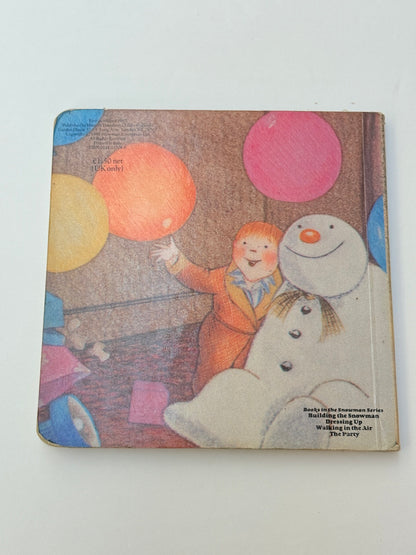 Raymond Briggs The Snowman Dressing Up