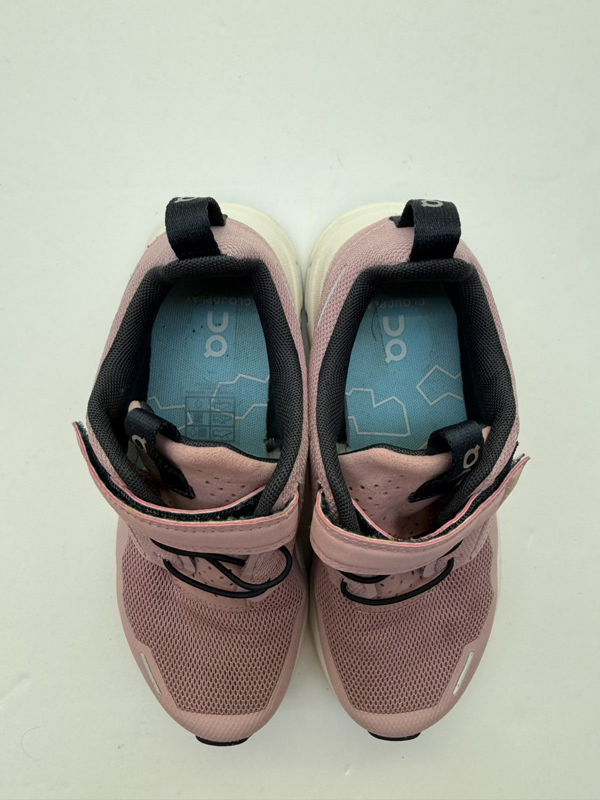 On Running Cloud Kids Sneaker Rose Size 2