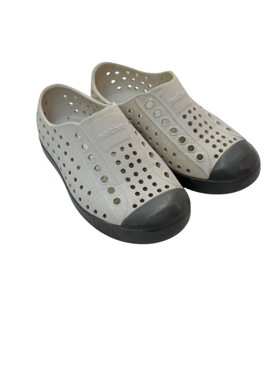 Native Jefferson White Slip-On Shoes Size 4