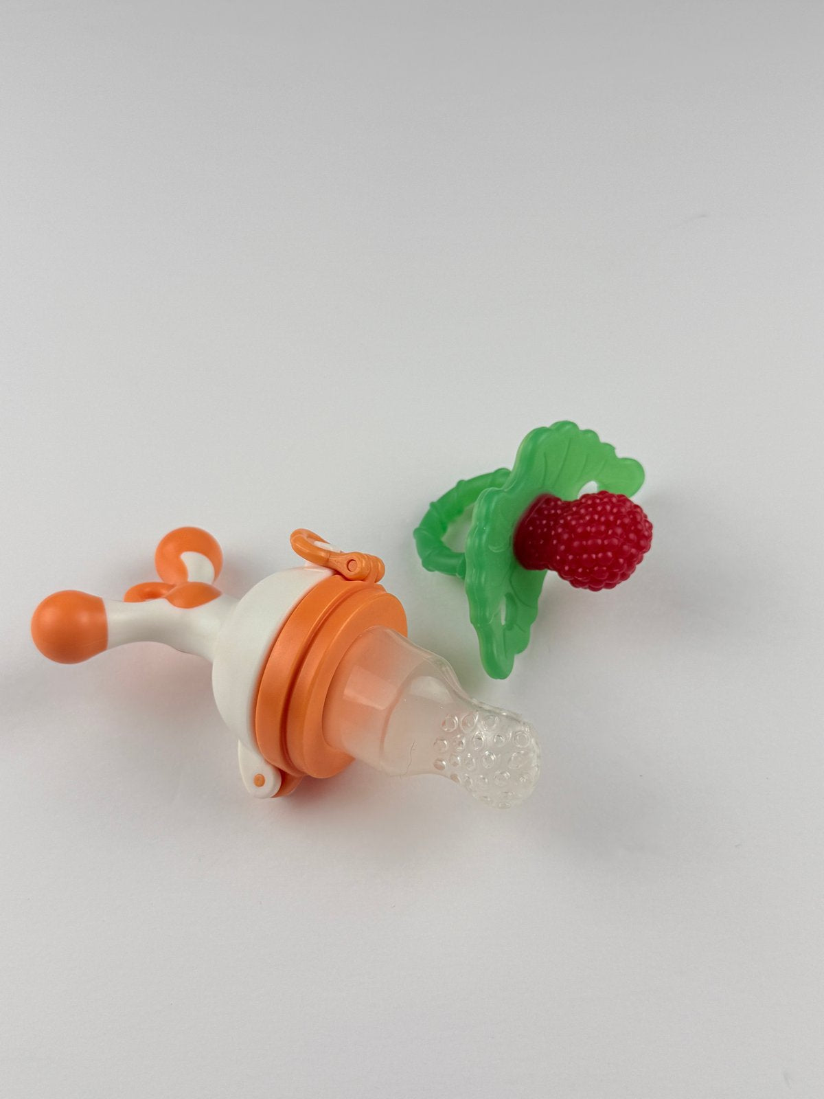 Quark Baby Food Feeder with Raspberry Teether
