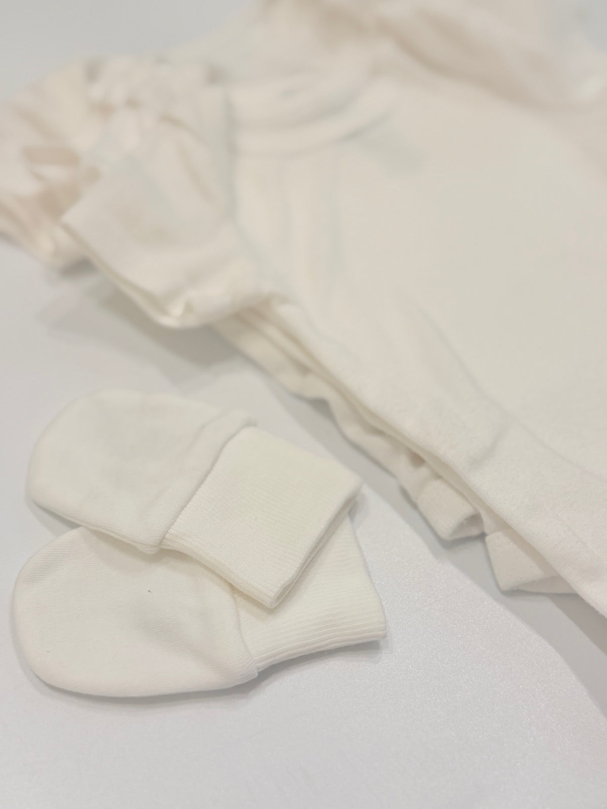 Carter's Bodysuit & Mittens Set 4pc set 3M