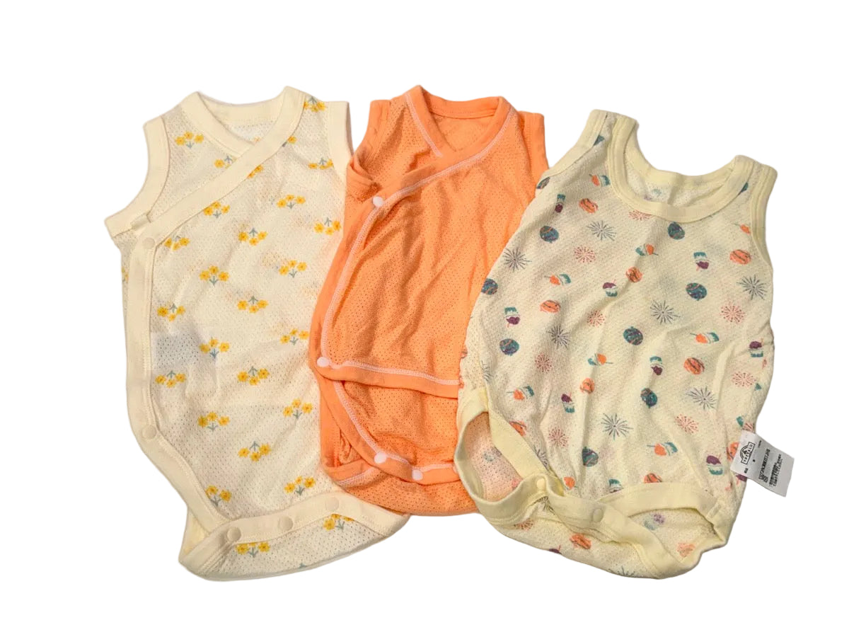 Uniqlo / Lot de grenouillères en maille inconnue pour bébé, taille 60 =